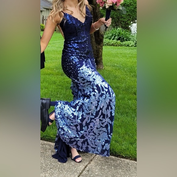 Beautiful prom dress - Picture 6 of 7